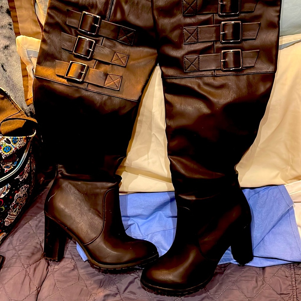 Black buckle boots